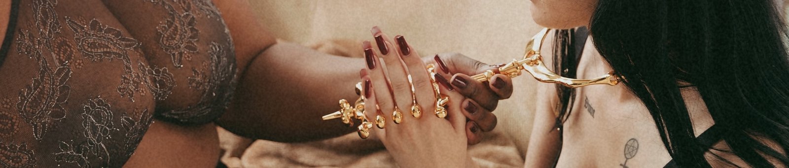 Black Lux Dominatrix with sub 